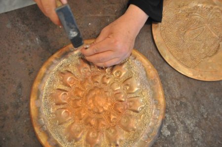 Bakırcı kadınlar işledikleri motifleri sergiledi
