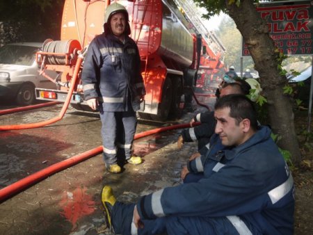 Bakırköy'de Paniğe Sebep Olan Yangın Söndürüldü