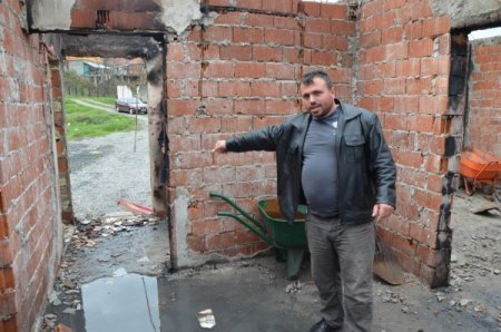 Bakırköy'den gelip kardeşinin evini ateşe verdi