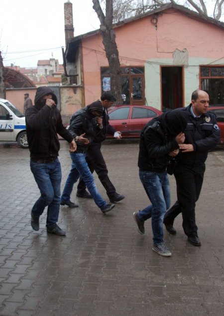 Bakkal hırsızları adliyeye sevk edildi