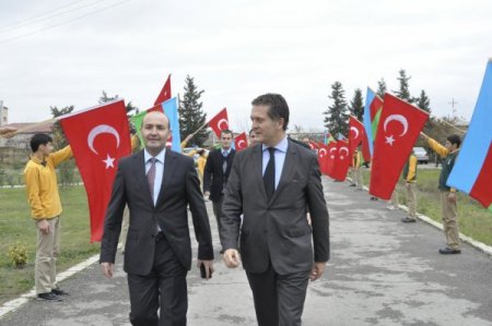 Bakü Büyükelçisi Coşkun: Gelecek neslin yetiştirildiği bu okullar çok önemli