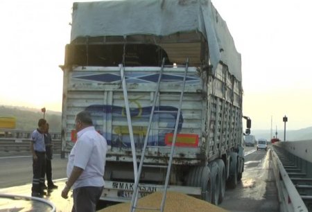 Balata'da çıkan yangın, 15 ton mısırı ziyan etti