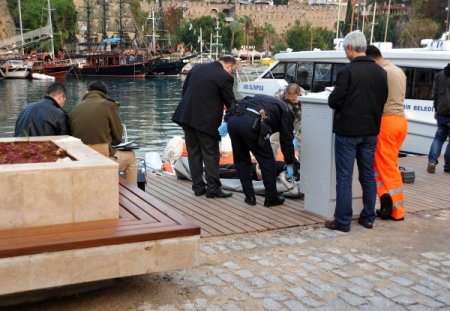 Balık tutmak isterken falezlerden denize düşüp öldü