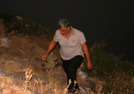 Balıkçının oltasına el bombası takıldı