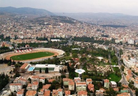 Balıkesir Atatürk Stadı ışıklandırılıyor