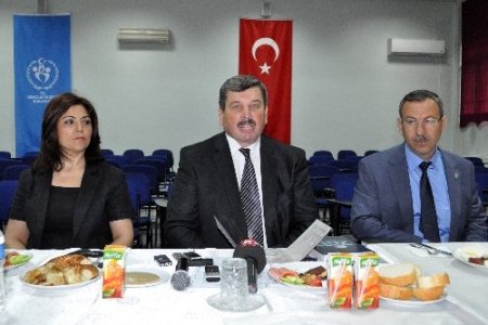 Balıkesir Atatürk Stadı ışıklandırılıyor