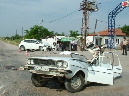 Balıkesir Bandırma'da Trafik Kazası: 3 Ölü, 2'si Ağır 3 Yaralı