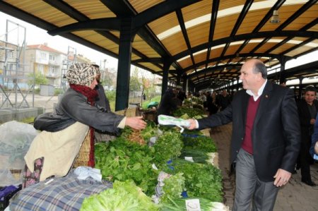 Balıkesir Belediye Başkanı Ok, Pazaryerinde Çevreci Torba Dağıttı