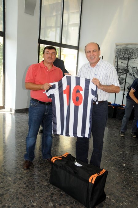 Balıkesir Belediyesi amatör spor kulüplerine malzeme yardımı yaptı