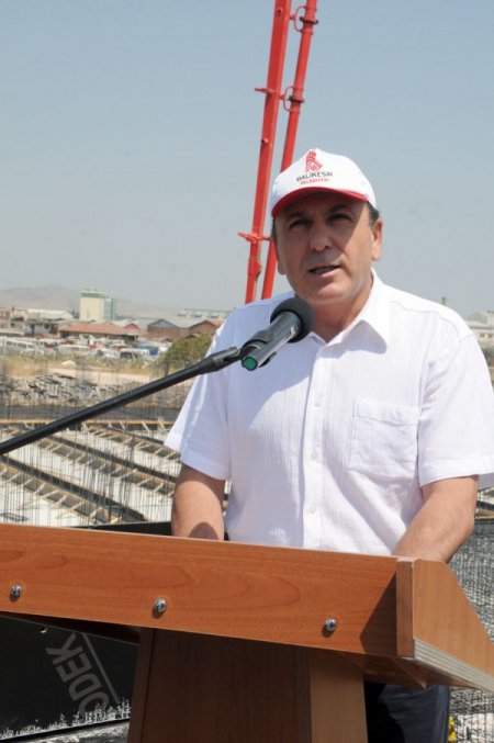 Balıkesir Belediyesi Spor Kompleksi\'nin Temeli Atıldı