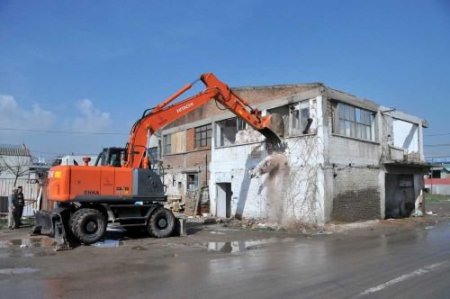 Balıkesir Belediyesi Yol Genişletme İçin Yıkımlar Devam Ediyor