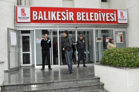 Balıkesir Belediyesi'ne operasyon: Bazı yöneticiler gözaltına alındı