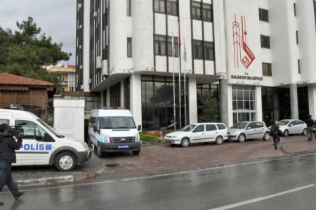 Balıkesir Belediyesi'ne operasyon: Bazı yöneticiler gözaltına alındı
