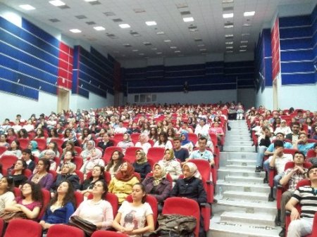 Balıkesir Körfez Dershanesi öğrenciler için motivasyon semineri düzenledi