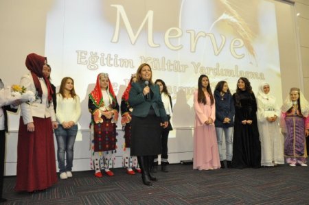 Balıkesir Merve Derneği yetiştirme yurdundaki kız öğrencilere program düzenledi