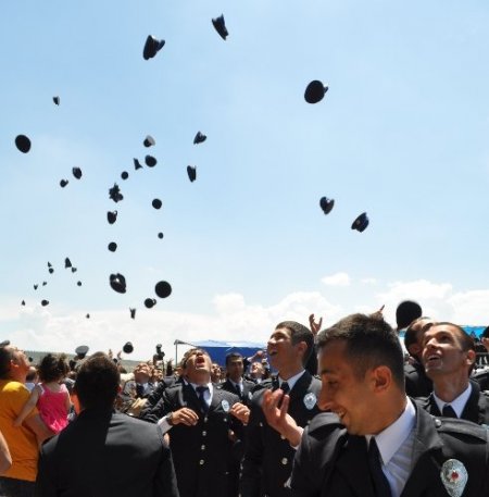 Balıkesir Polis Meslek Yüksek Okulu'ndan 885 öğrenci mezun oldu