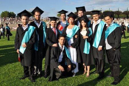 Balıkesir Üniversitesi'nde 6 Bin Öğrenci Mezuniyet Sevinci Yaşadı