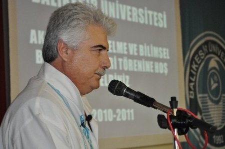 Balıkesir Üniversitesi'nde Öğretim Elemanları Cübbe Giydi