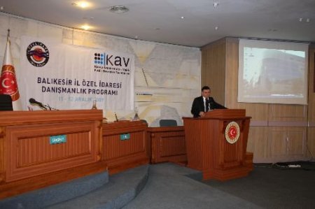 Balıkesir Valisi Arslan'dan Memurlara Uyarı: Lütfen Boş İşlerle Uğraşmayın