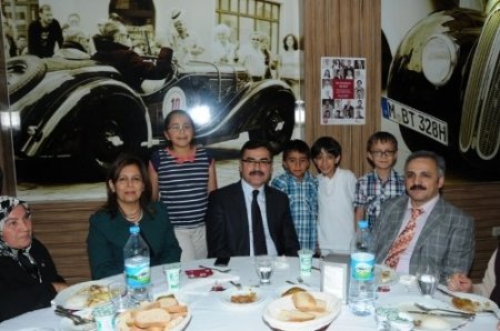 Balıkesir Valisi Turhan: Aile toplumu birarada tutan önemli bir güç kaynağıdır