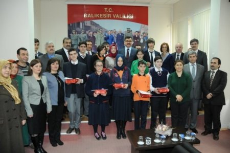 Balıkesir Valisi Turhan: Eğitimde hedefimiz ilk 10 il içinde olmak