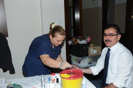 Balıkesir Valisi Turhan kan bağışında bulundu