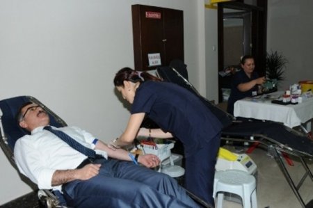 Balıkesir Valisi Turhan kan bağışında bulundu