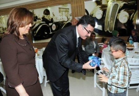 Balıkesir Valisi Turhan: Sevgi ve şefkati aileden başkası veremiyor