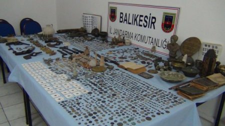Balıkesir'de 450 bin değerinde Bizans heykeli ele geçirildi