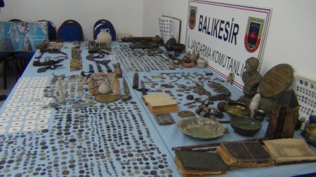 Balıkesir'de 450 bin değerinde Bizans heykeli ele geçirildi