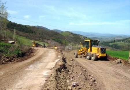 Balıkesir'de bu yaz 200 kilometre köy yolu yapılacak