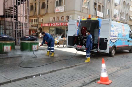 Balıkesir'de Cadde Ve Sokaklar Buharla Temizleniyor