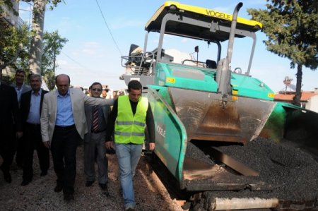 Balıkesir'de iki mahallede asfalt çalışması başlatıldı