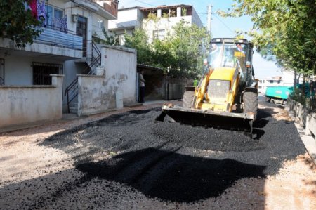 Balıkesir'de iki mahallede asfalt çalışması başlatıldı