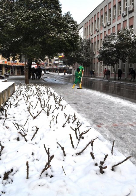 Balıkesir'de kar sebebiyle 45 köy yolu kapandı