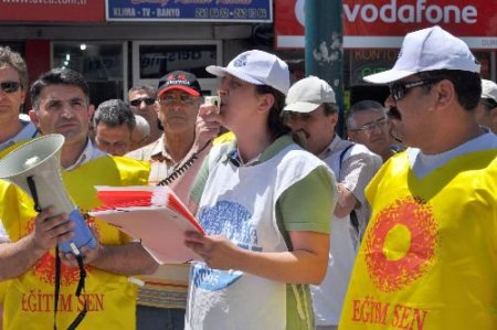 Balıkesir'de Kesk'e Bağlı Sendika Üyeleri İş Bıraktı