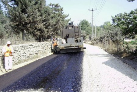 Balıkesir'de köy yolları asfalt çalışmaları tamamlandı