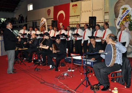 Balıkesir'de Kur'ân Öğrenen 700 Hanıma Sertifika Verildi