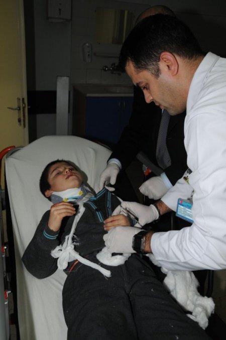 Balıkesir'de öğrenci servisi şarampole uçtu: 15'i çocuk, 18 kişi yaralandı