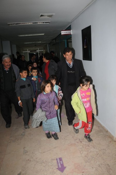 Balıkesir'de öğrenci servisi şarampole uçtu: 15'i çocuk, 18 kişi yaralandı