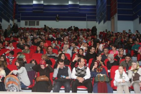 Balıkesir'de sahnelenen Menan Cinleri'ni 5 bin kişi izledi