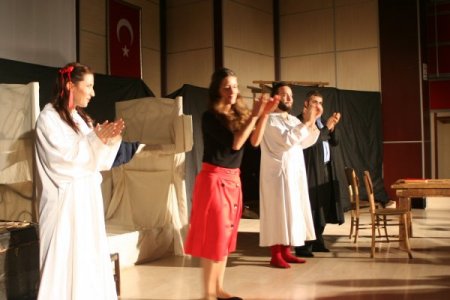 Balıkesir'de sahnelenen Menan Cinleri'ni 5 bin kişi izledi