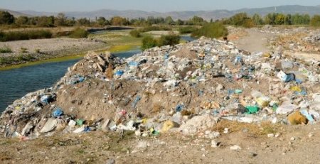 Balıkesir'de tarıma elverişli alanlar çöpten arındırılıyor