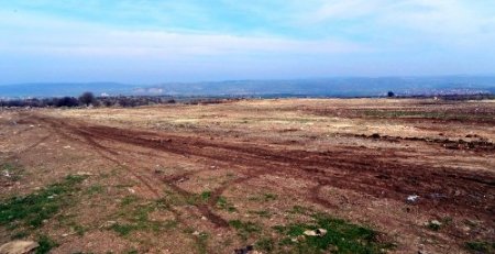 Balıkesir'de tarıma elverişli alanlar çöpten arındırılıyor