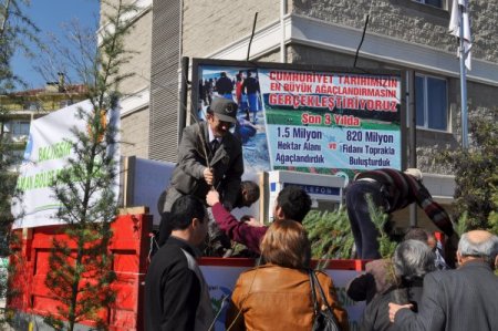 Balıkesir'de Vatandaşlara 5 Günde 400 Bin Fidan Dağıtılacak