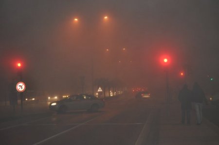 Balıkesir'de yoğun sis görüş mesafesini 10 metreya kadar düşürdü