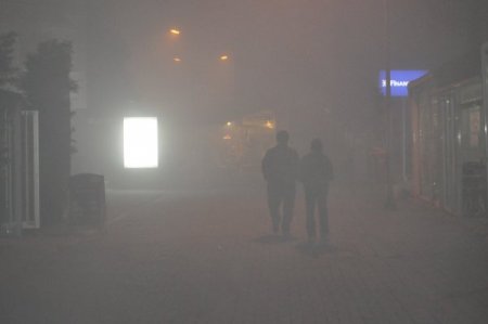 Balıkesir'de yoğun sis görüş mesafesini 10 metreya kadar düşürdü