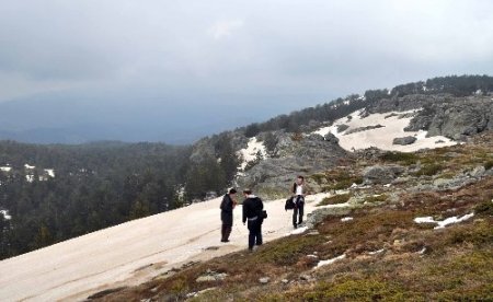 Balıkesir'deki gazeteciler Kazdağları'nın zirvesine çıktı