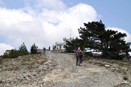 Balıkesir'deki gazeteciler Kazdağları'nın zirvesine çıktı