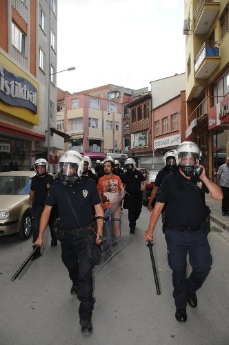 Balıkesir'deki protestoların ikinci gününde 44 kişi gözaltına alındı